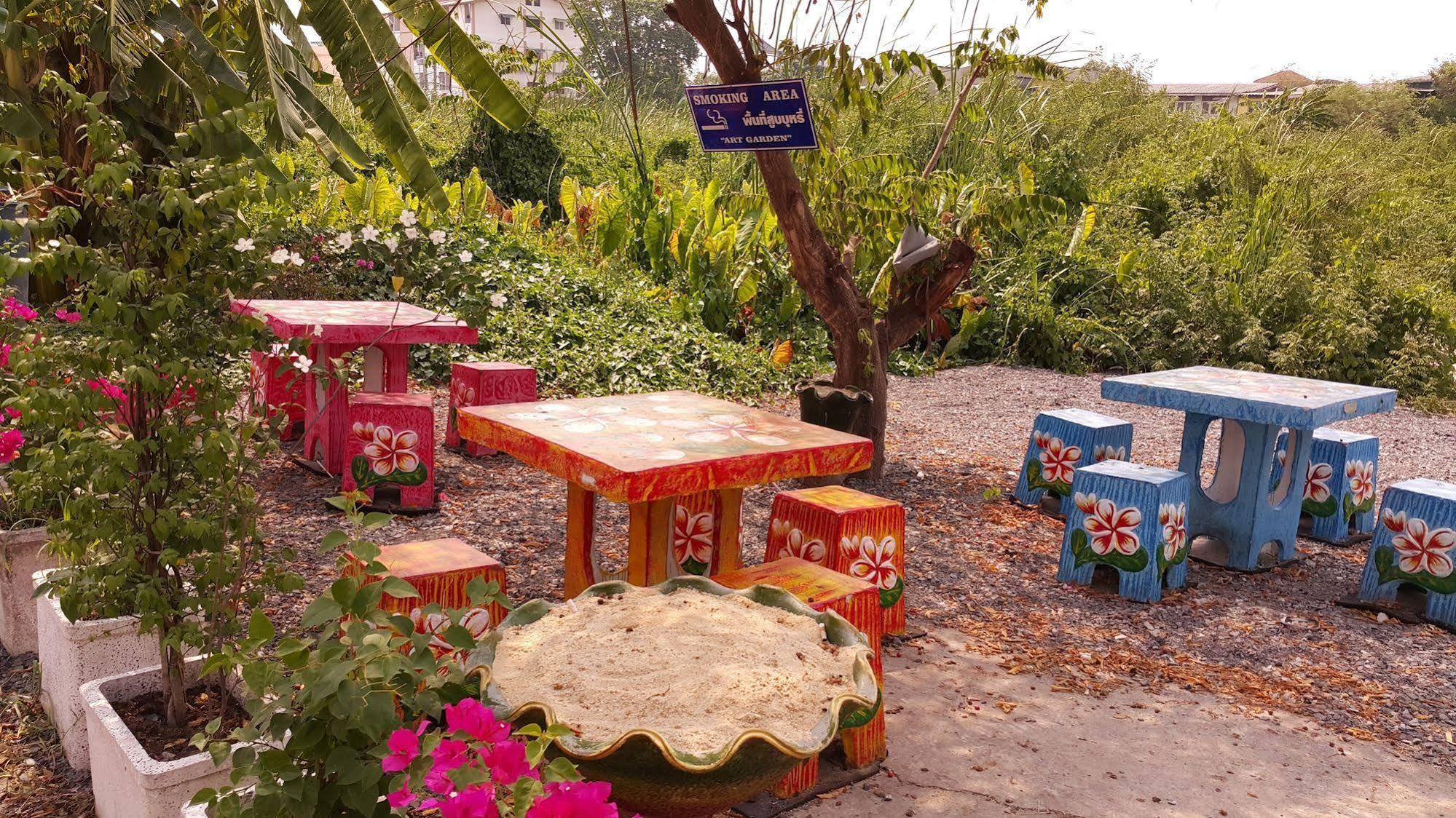 Aparthotel Suansin Art Garden Ban Lat Krachaeng Zewnętrze zdjęcie