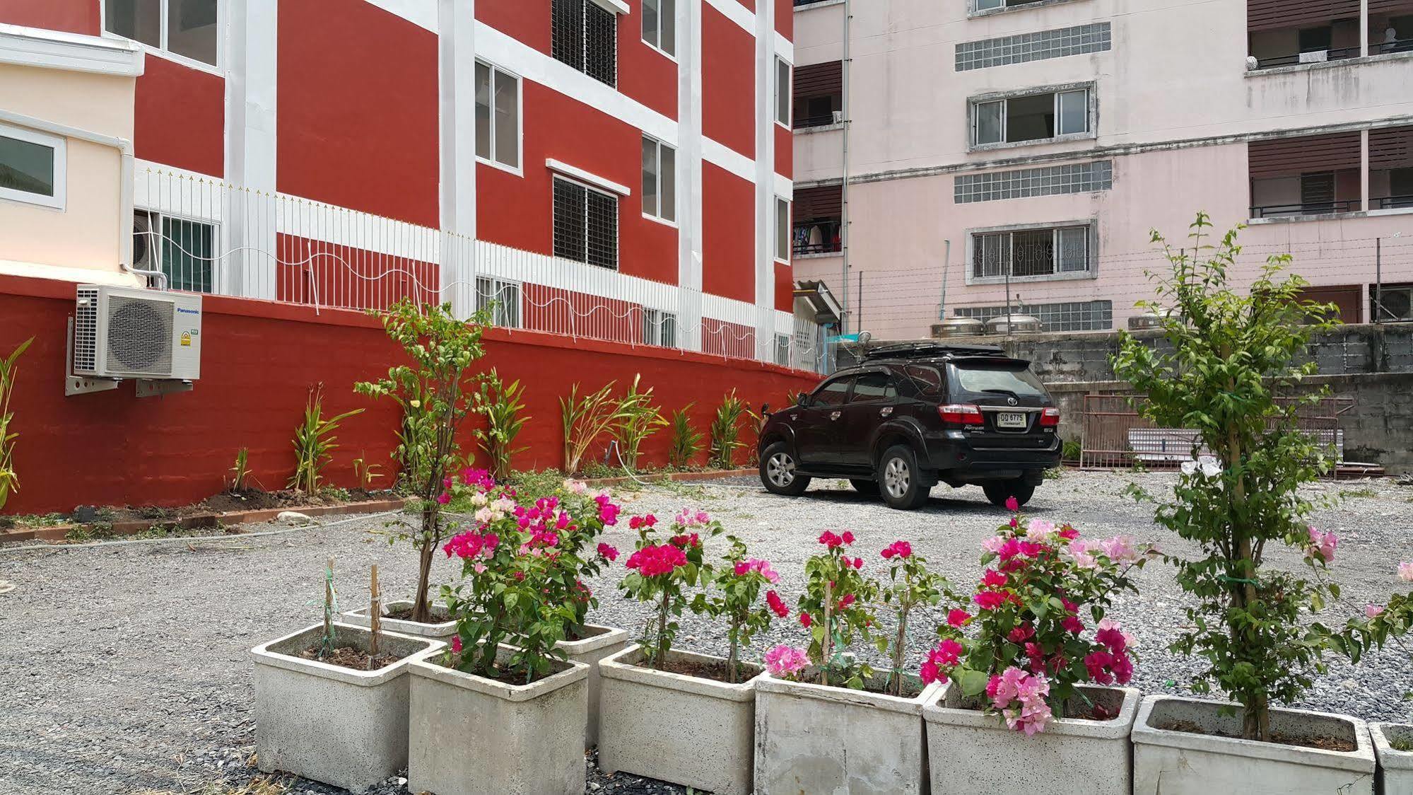 Aparthotel Suansin Art Garden Ban Lat Krachaeng Zewnętrze zdjęcie